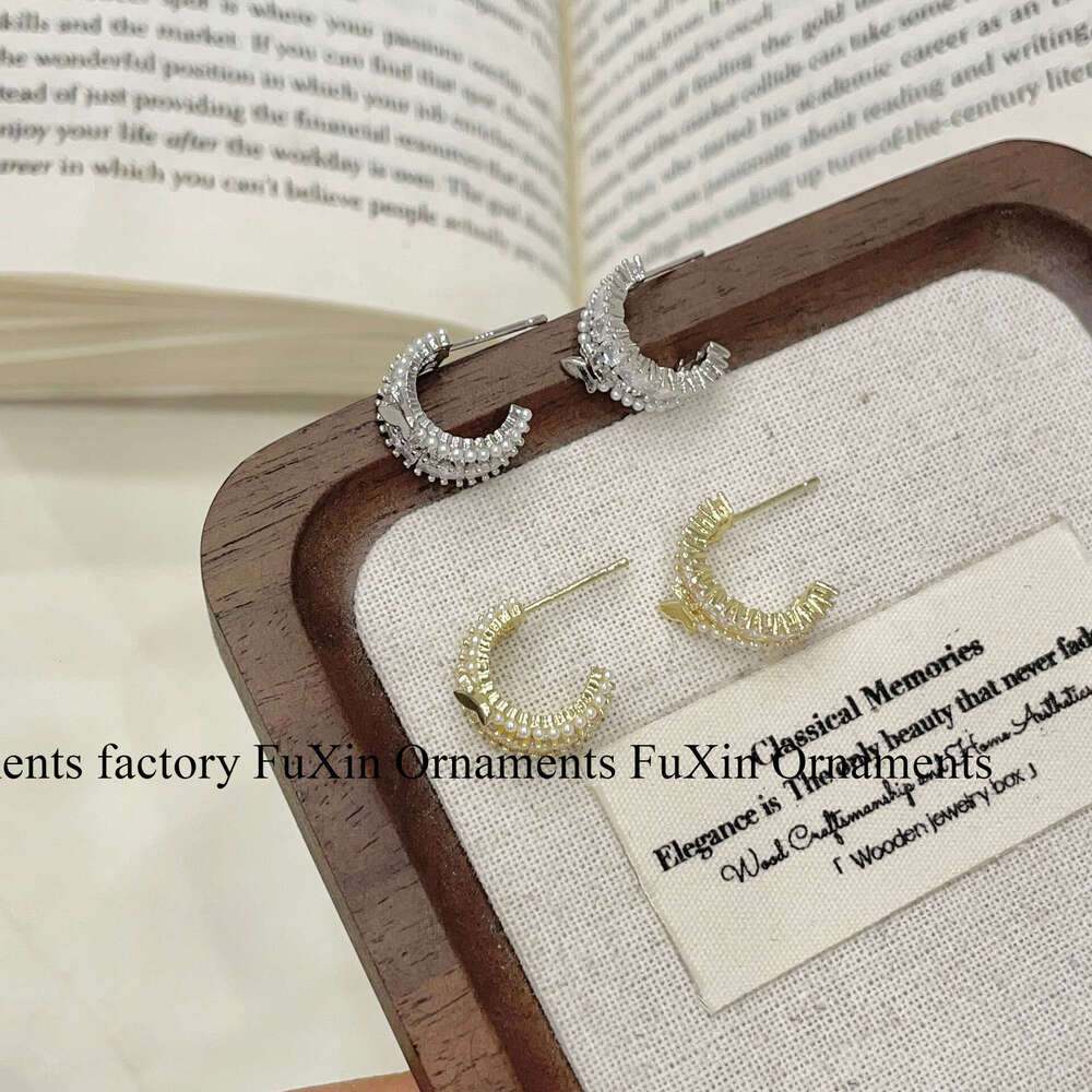 Butterfly Dream Zircon Exquisite High-end Versatile Niche Earrings Design Sweet Temperament Personality Ear Jewelry 25c