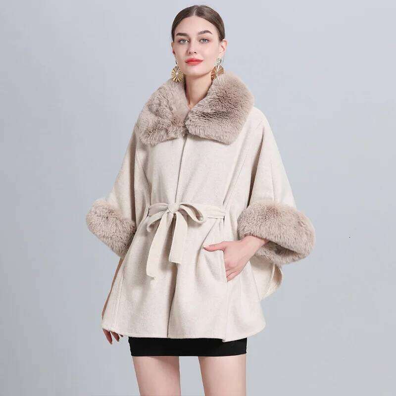 Designer Clothing Fashion Elegant Faux Fur Turn-Down Collar Woolen Blends Coat Batwing Sleeve Belt Loose Poncho Mid Long Cape Outerwear Pockets Fashio