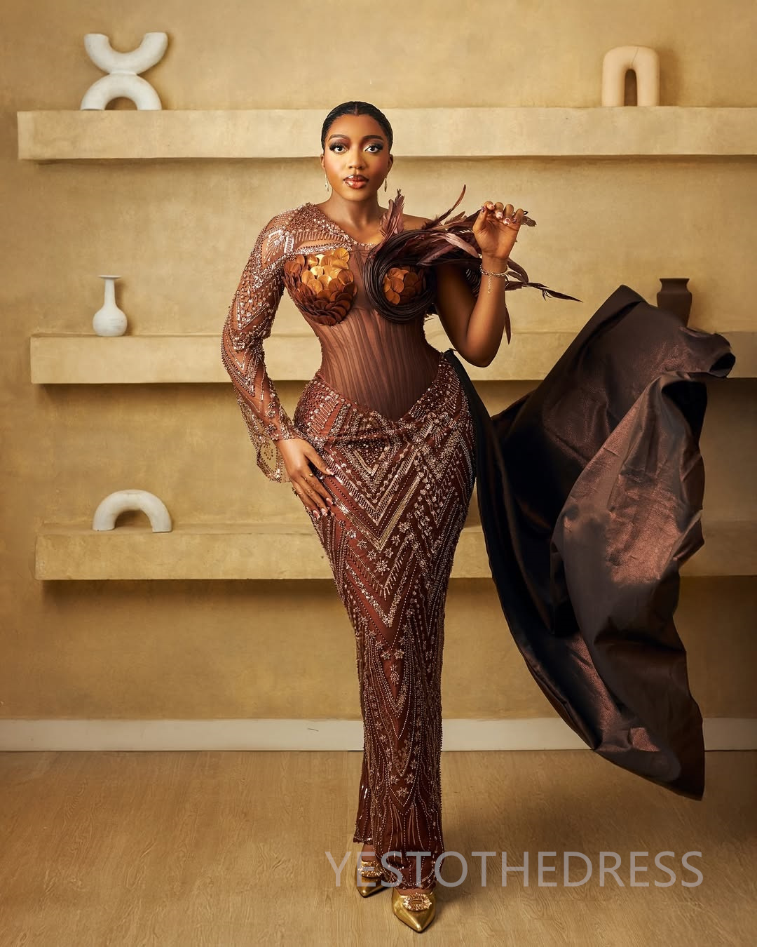 2025 Plus Size Brown Prom Dress Feather Evening Dresses Formal Gowns Beaded Lace Long Sleeves Pleated Pearls Birthday Dress Second Reception Gowns AM2