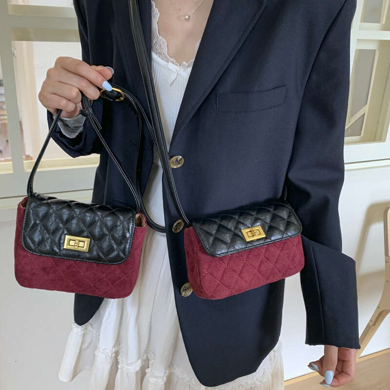 Lingge color blocked single shoulder crossbody bag with imitation leather velvet and PU leather sense flip cover bag, fashionable and versatile daily 