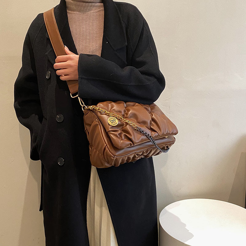 2023 New Pleated Large Capacity Cloud Fashion Versatile Chain Shoulder Crossbody Trendy Texture Women's Bag ddmymoon