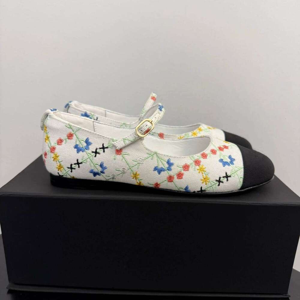 New Women Size34-41 Ballet Flats Embroider Mary Janes Round Toe Buckle Strap Leisure Designer Shoes Zapatillas De Mujer f38