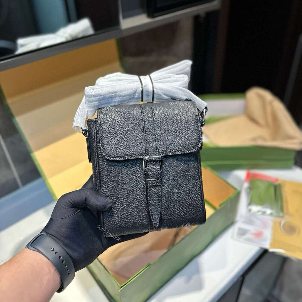 Men Women Designer bags High quality leather Crossbody bag Messenger bag Shoulder bag Outdoor leisure office Waist bags chest bags Card bag, wallet, passport bag