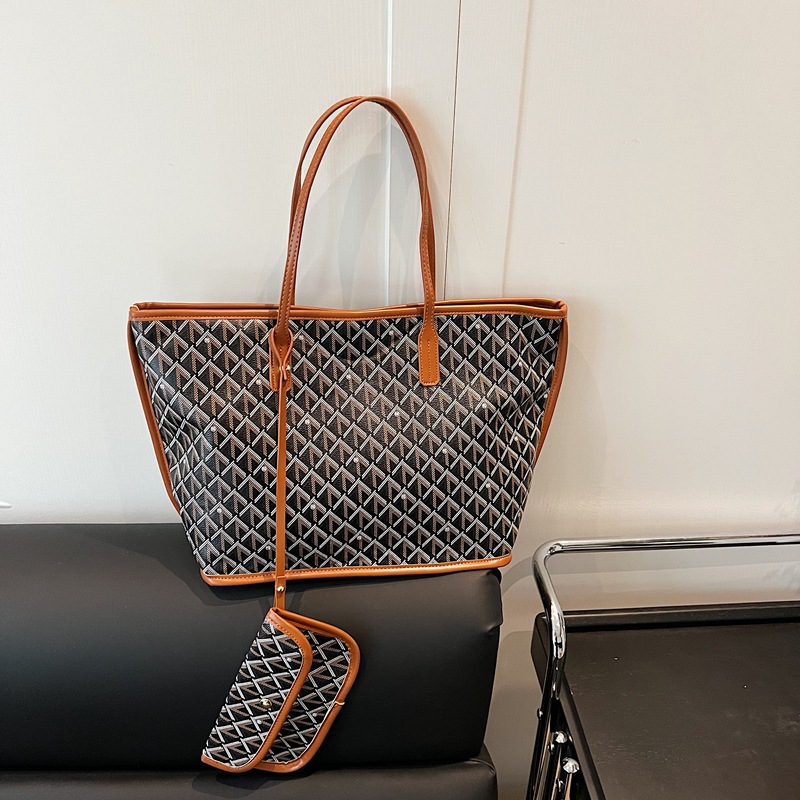 Classic Retro Tote Bag 2025 Designer's New Trendy Large Capacity Handbag Simple Design Commuter Bag Shoulder Bag