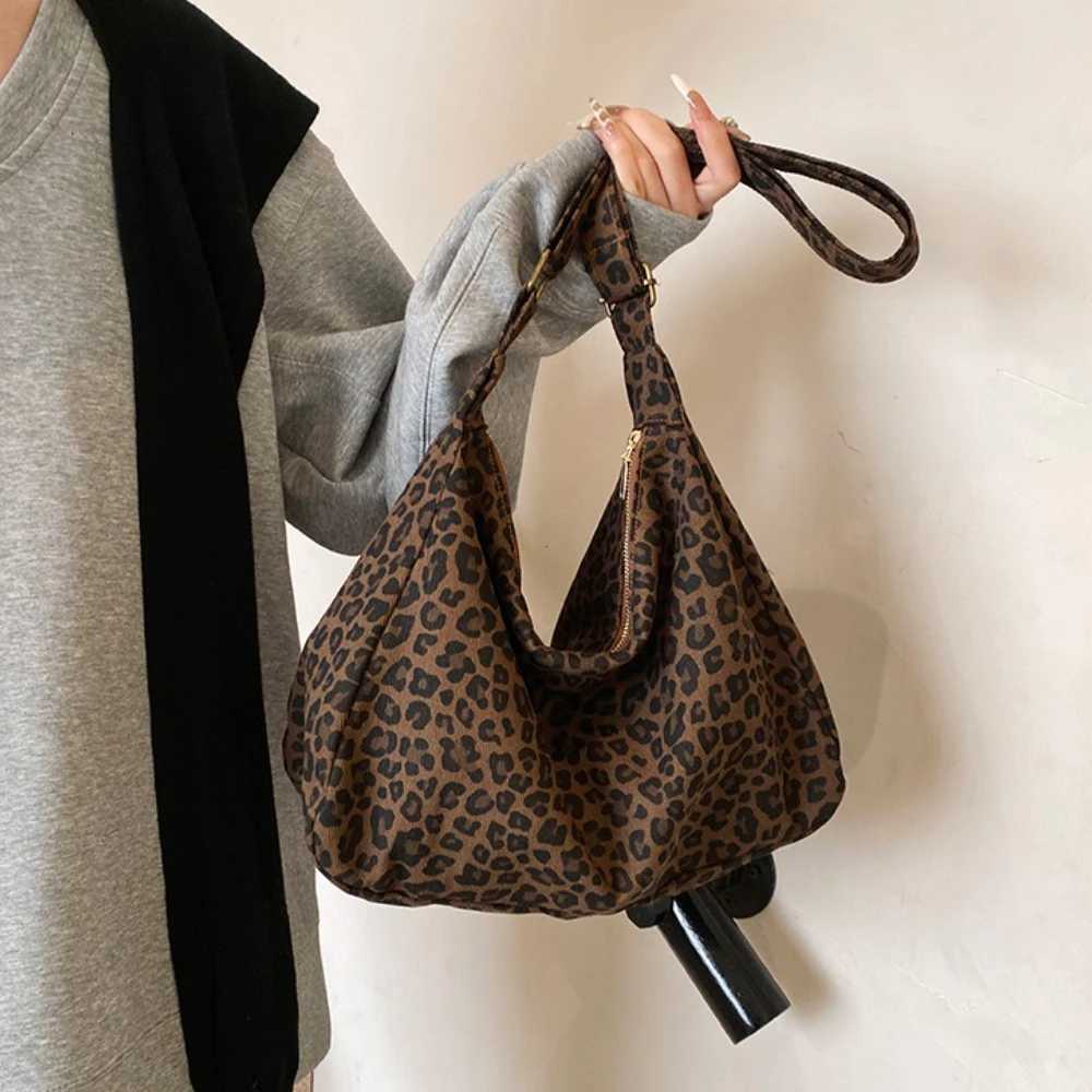 Womens Leopard Print Tote Bag Lightweight High-capacity Shoulder Bag Adjustable Shoulder Strap Crossbody Bag For Daily Use 2025 G250729
