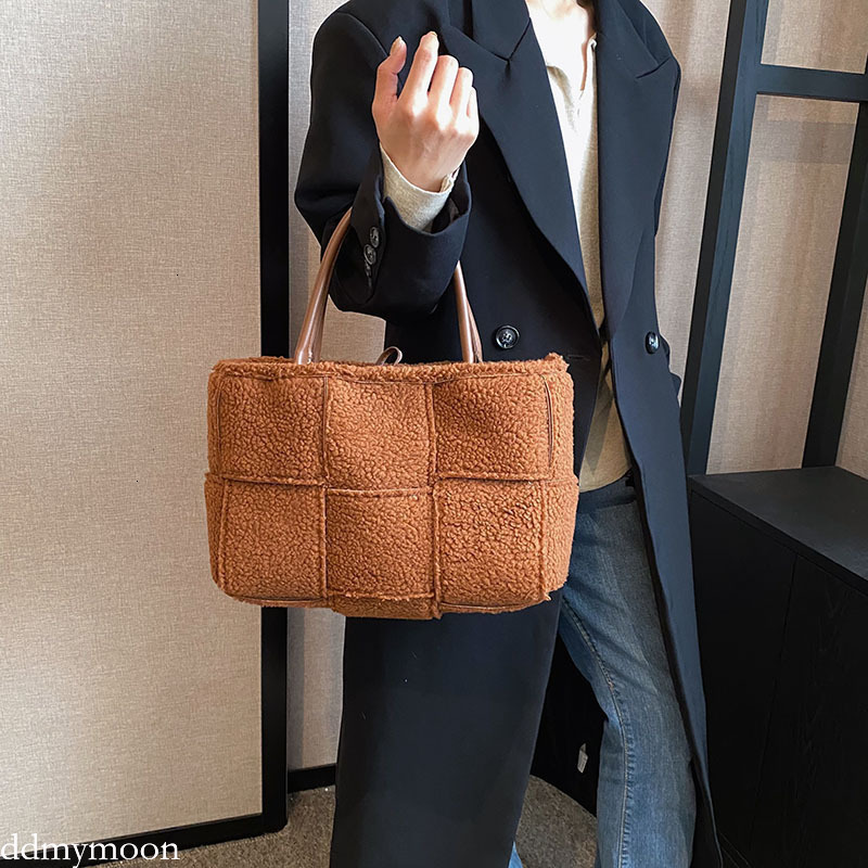 Korea Dongdaemun New Plush Woven Large Capacity Versatile Lamb Wool Handheld Tote Women's Shopping Bag ddmymoon