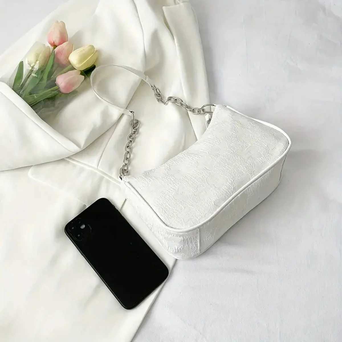 This white elegant and gentle chain underarm bag for women is foreign-style simple and a small square bag. Its a fashionable a Y250730