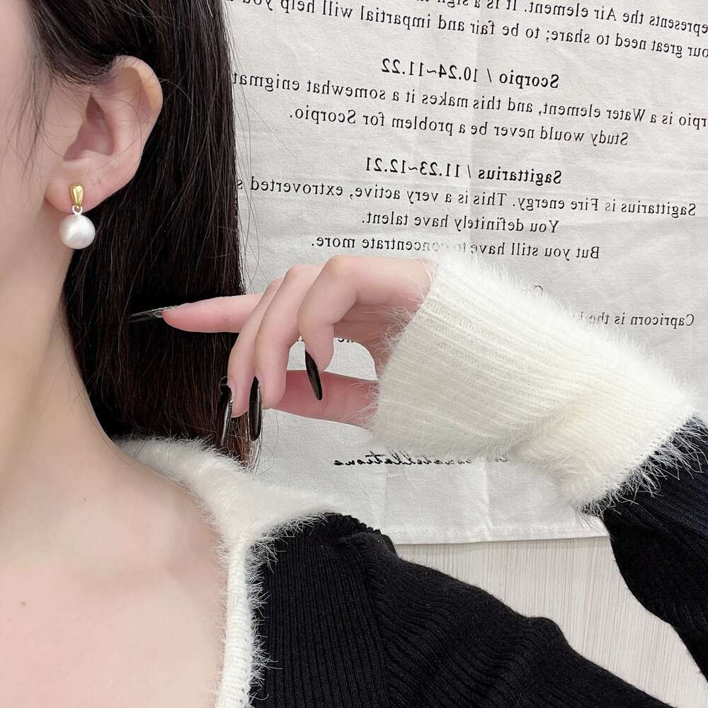French Matte Metal Ball for Women Korean Style Niche Design High-end Fashion New Minimalist Versatile Earrings 609