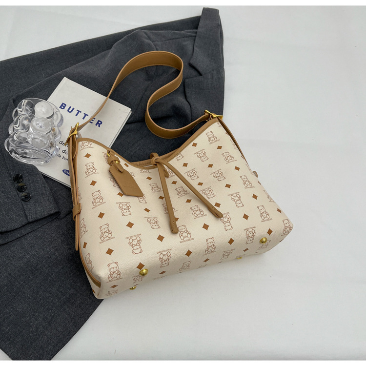 2025 New Bear Print Large Capacity Armpit Bag Women's Commuter Shoulder Bag Fashionable Texture Tote Bag