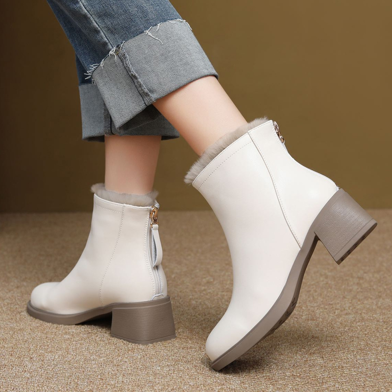 2025 Autumn/Winter French Chelsea Boots for Women with Fleece Lining, Warm Thick Heels, British Style Short Boots, Low-Top Martin Boots with Height In