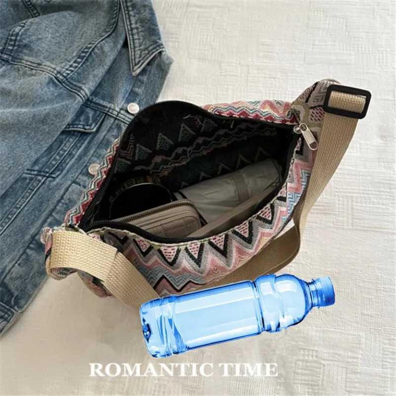Wave Pattern Design Crossbody Bag for Women New Large Capacity Canvas Shoulder Bag Versatile College Students Dumplings Bag Y250730