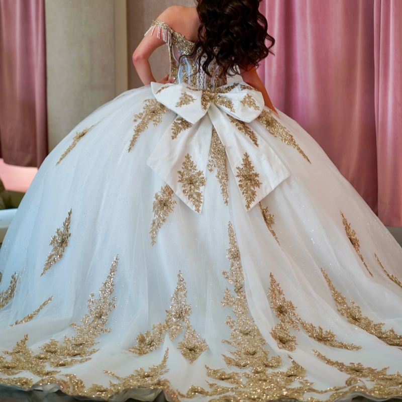 White Shiny Quinceanera Dresses Off The Shoulder Gold Applique Lace Beads Bow Tull Ball Gown Vestidos De 15 Anos Sweet 16 Dress