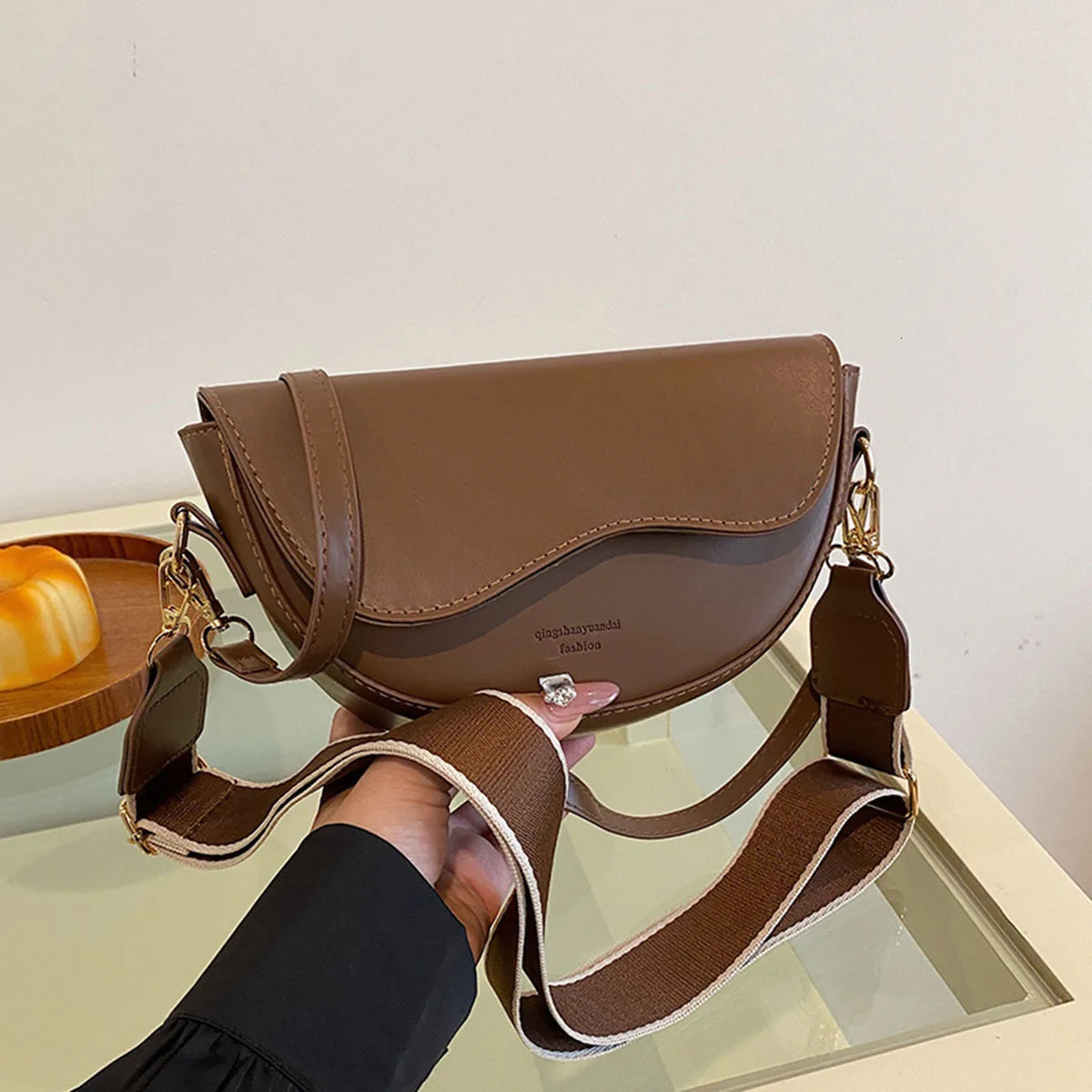 Casual Minimalist Ladies Crossbody Saddle Bag Fashionable Underarm Bag Trendy Shoulder Bag for Women 250731