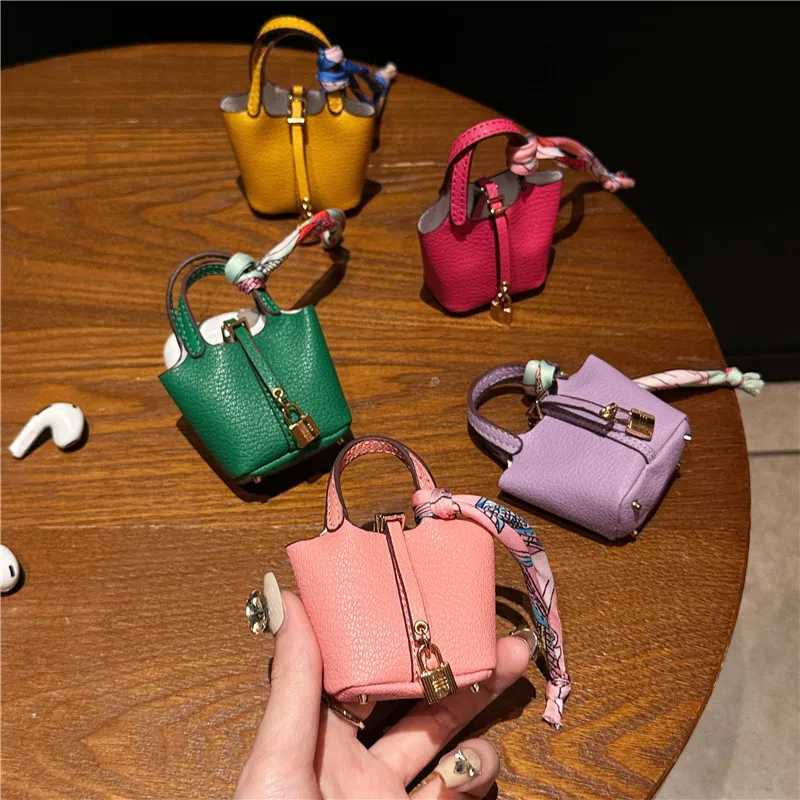 Mini H Home Vegetable Basket Bag Hanging Accessories High Quality Leather Car Keychain Earphone Bag Pendant Wholesale Price Y250731