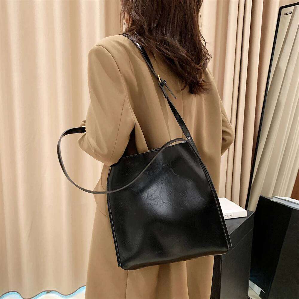 Quality Women Tote Bags Shiny Leather Shopper Shoulder Bag Retro Large Capacity Shopping Totes 2023 Designer Handbag Lady