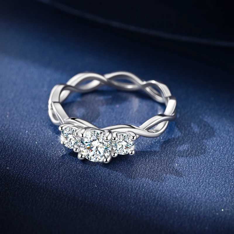 Total 0.9CT Moissanite Ring 100% S925 Sterling Silver for Women Female Eternity Sparkling Classic Band Wedding Rings Jewelry y250730