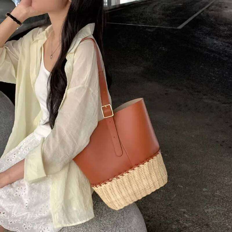 2025 Vacation Style Rattan Leather Splicing Bucket Trendy Designer Beach Handbags Brand Large Capacity Shoulder Bag