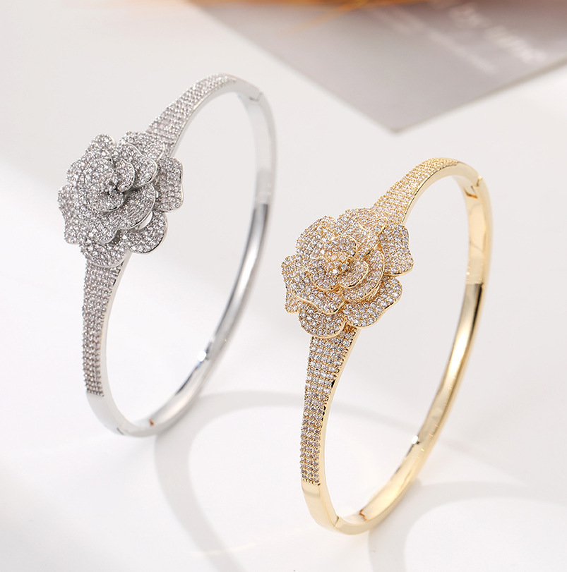 Designer Bracelet American Fashion Creative Flower Bracelet For Women Super Sparkling Full Diamond Zircon Madam Rose Flower Bracelet Hot Selling Popul