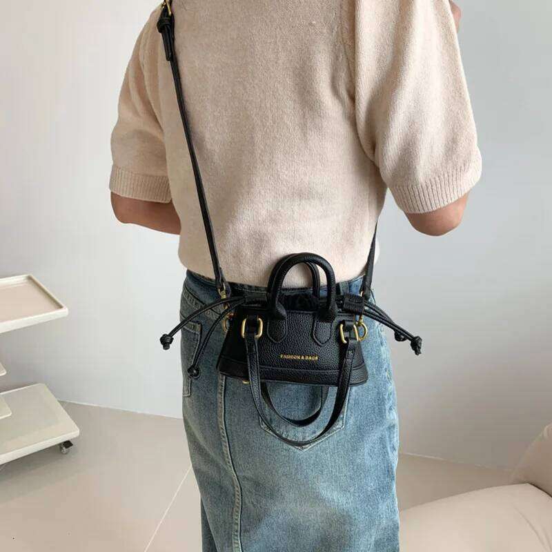designer bag Fashion Drawstring Girls Crossbody New Splicing Ladies Handbag Simple Mini Girl Shoulder Niche Design Shell Bag Car in