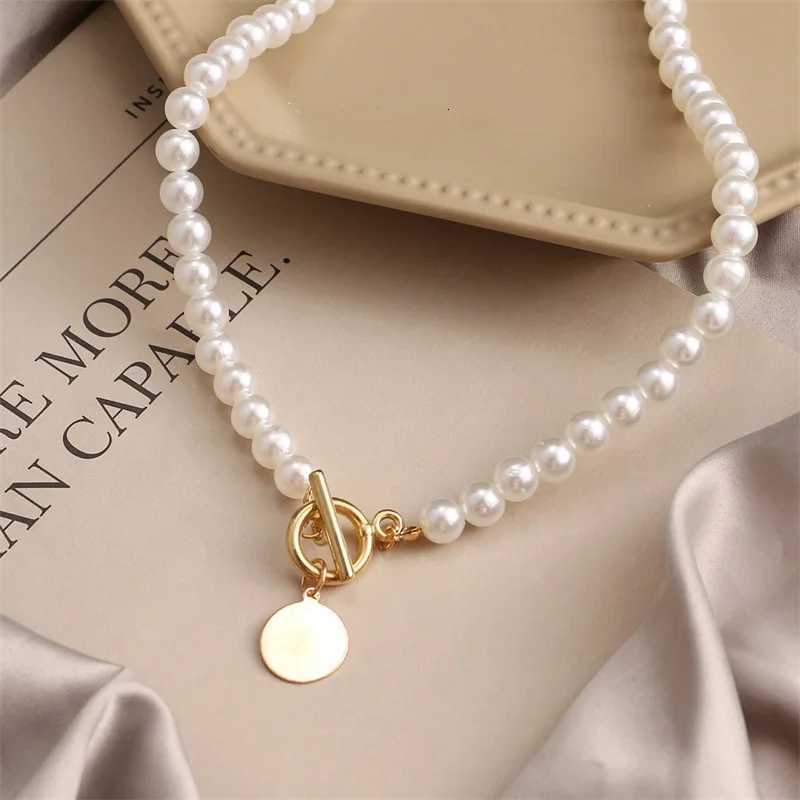 2025 Fashion Wedding Pearl Choker Necklace For Women Vintage Coin Lock Pendant Chain Jewelry on the Neck Accessories Party Gift Z250731 Z250910