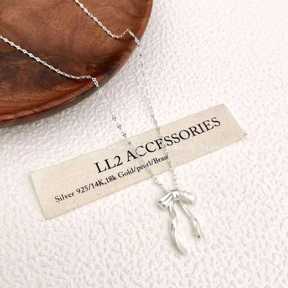 French Style Sier Ribbon Bow Necklace for Women, Light Niche High-end Clavicle Chain, Fashionable Versatile Long Neck Chain 9a8