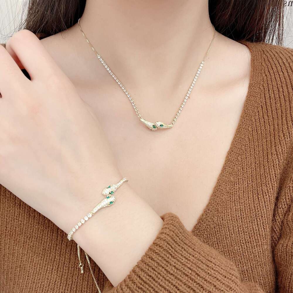 Niche Combination Green-Eyed Snake for Women, High-End Exquisite Adjustable Pull Necklace with Micro-Paved Zircon Bracelet 7e3