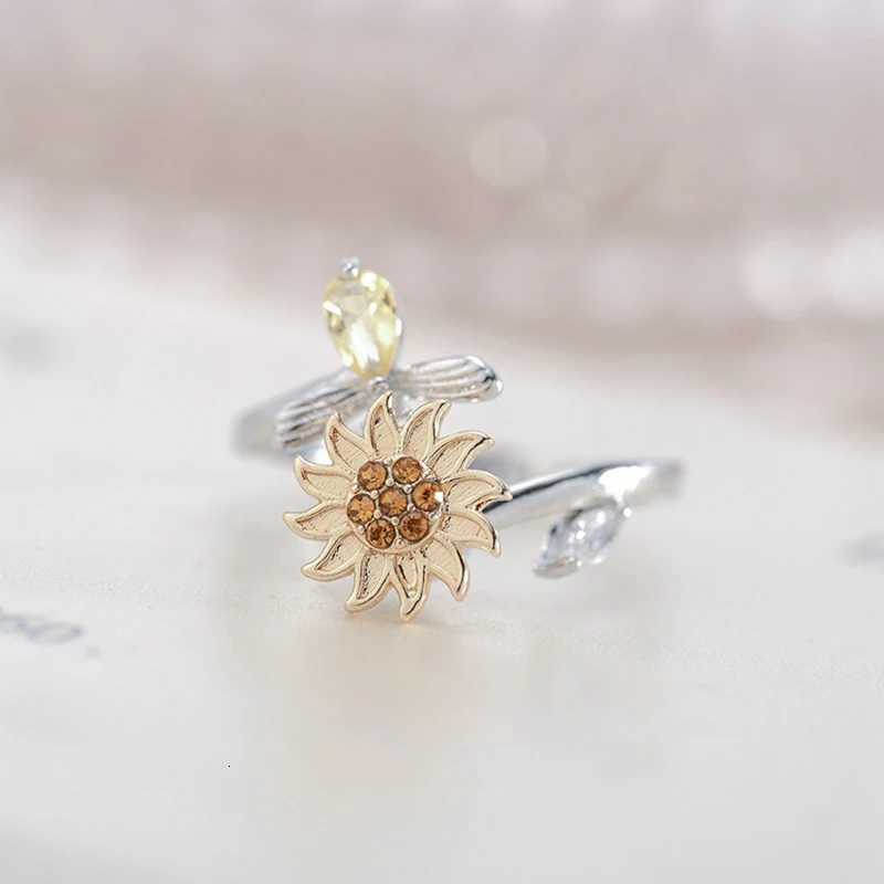 Titanium Stainless Steel Ring for Women Rotating Anxiety Fidget Adjustable Rings Silver Color Jewelry Lovely Flower Bee y250730