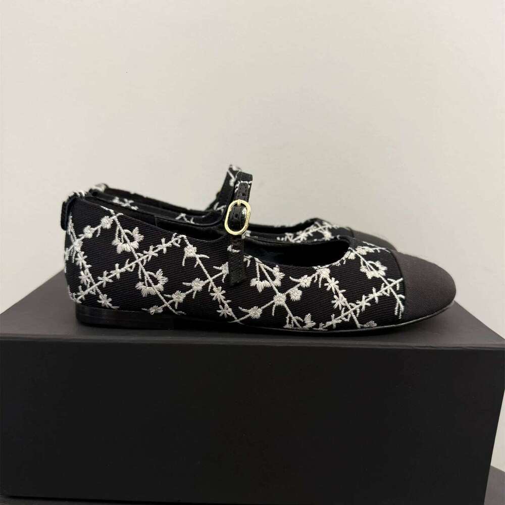 New Women Size34-41 Ballet Flats Embroider Mary Janes Round Toe Buckle Strap Leisure Designer Shoes Zapatillas De Mujer f38