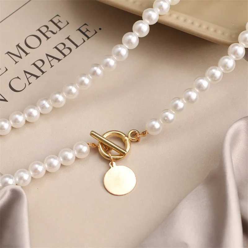 2025 Fashion Wedding Pearl Choker Necklace For Women Vintage Coin Lock Pendant Chain Jewelry on the Neck Accessories Party Gift Z250731 Z250910