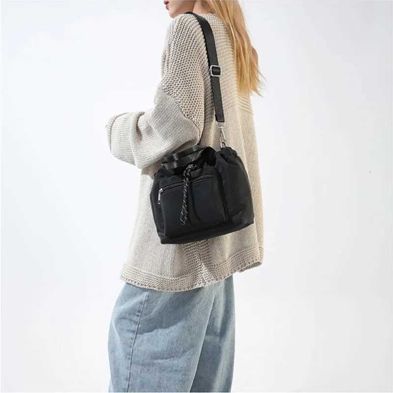 1 Piece of Pure Color Shoulder Bag for Women Versatile Hand-Held Crossbody Bag Fashionable Bucket Bag That Can Hold Mobile Phone G250729