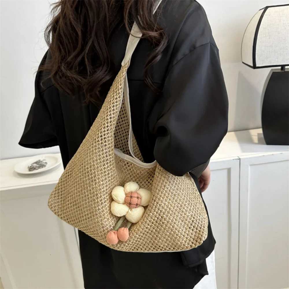 FAshion For Women Rattan Shoulder Bag Travel Beach Handbags Elegant Female Large Capacity Flower Pendant Totes Bag Y250730