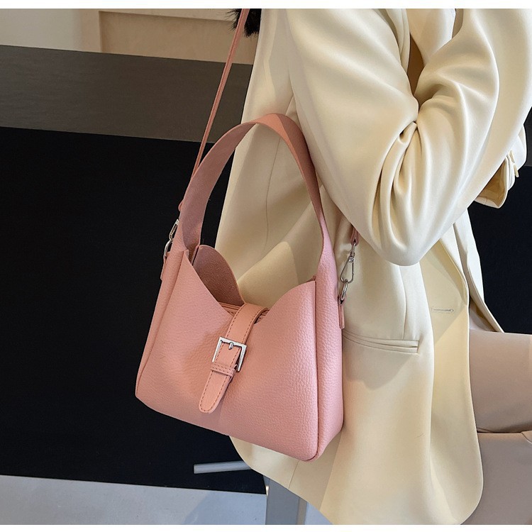 Retro high-end sense fashionable large-capacity oblique span bag women's new 2025 spring commuting versatile shoulder bucket bag