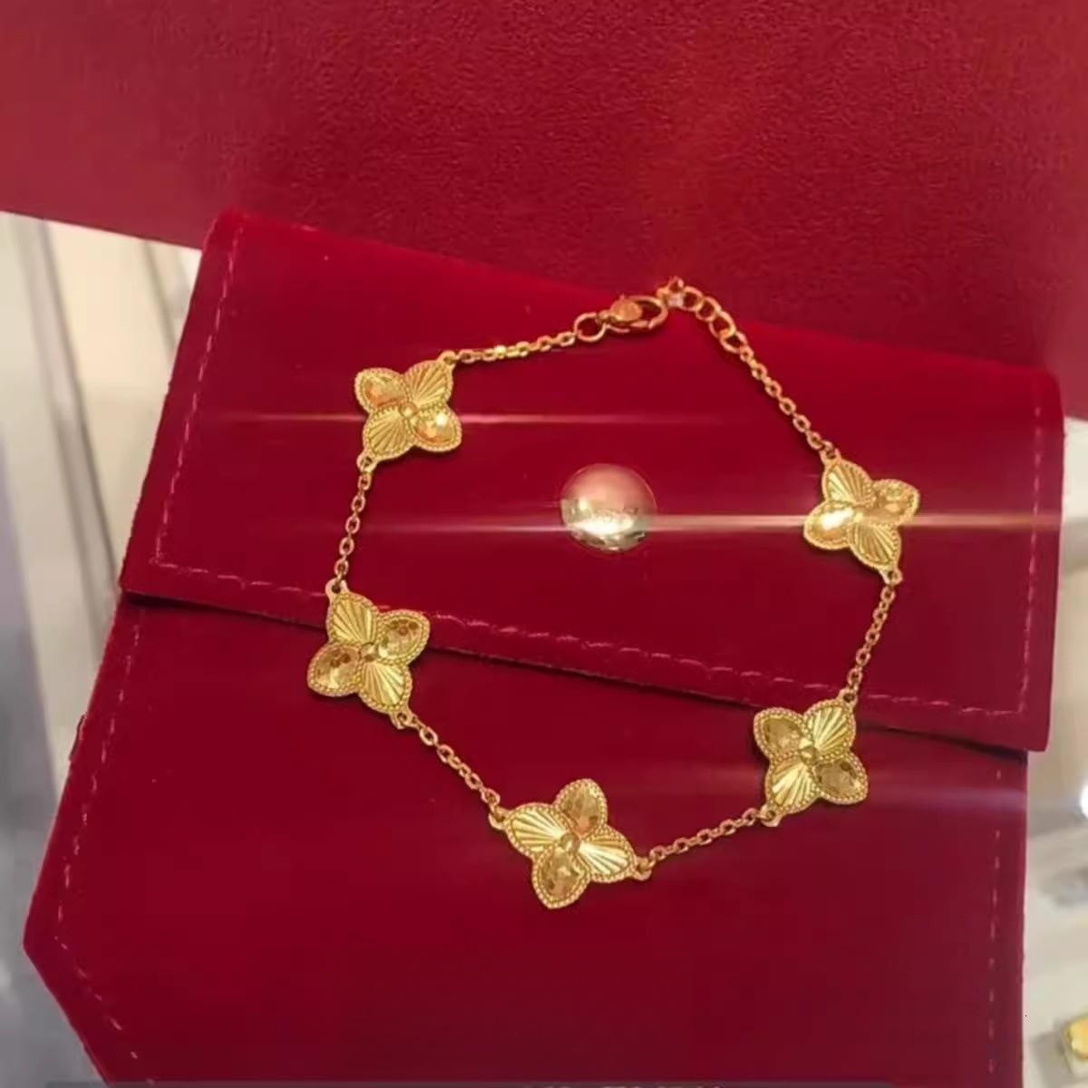 Laser Dragon Scale Four-Leaf Clover Designer bracelet Madam Sparkling Bracelet Exquisite Five-Flower Four-Leaf Clover Korean and Japanese Light Luxury
