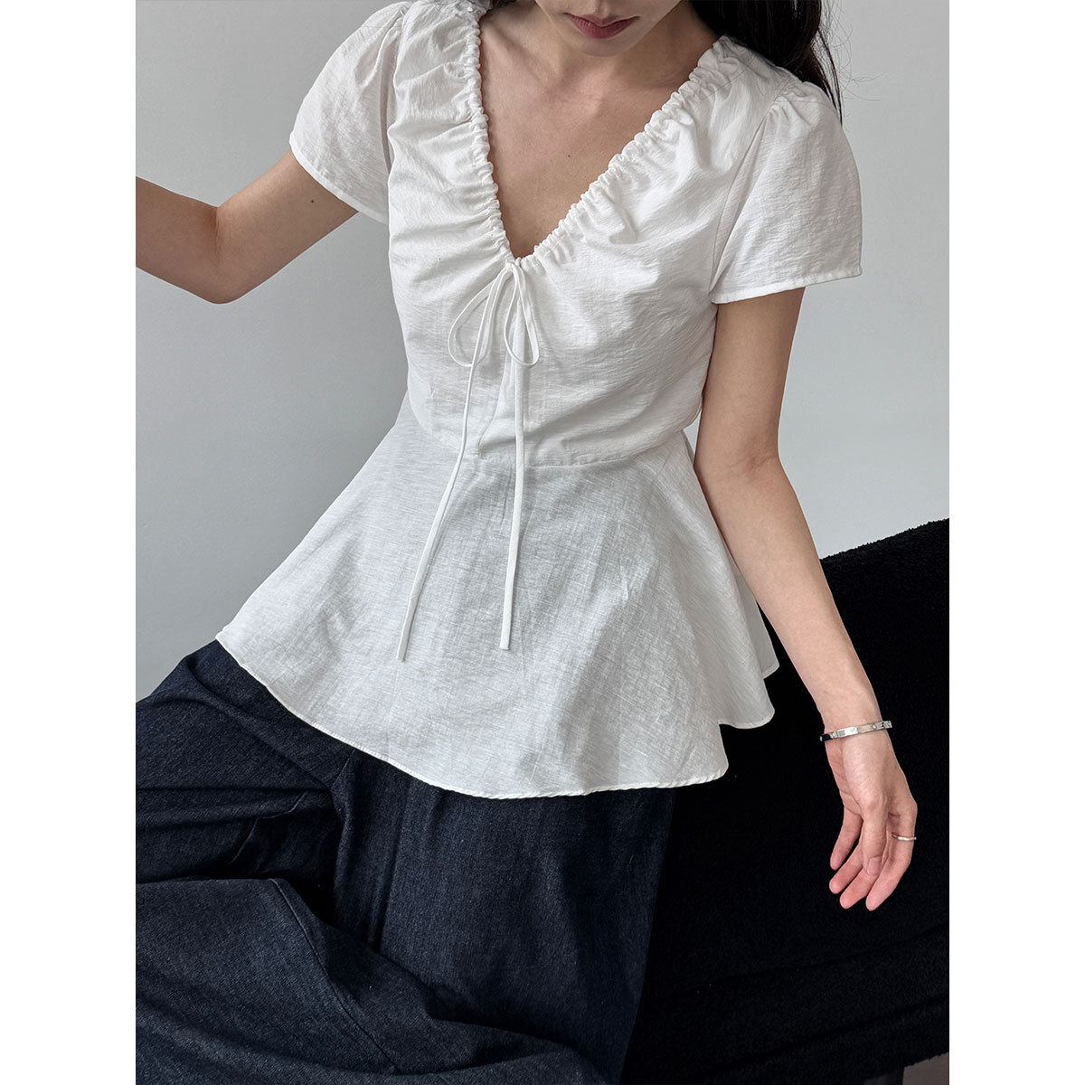 2025 French retro V-neck ruffled tie shirt short sleeved women's summer new waistband T-shirt top women's shirt new designer T-shirt