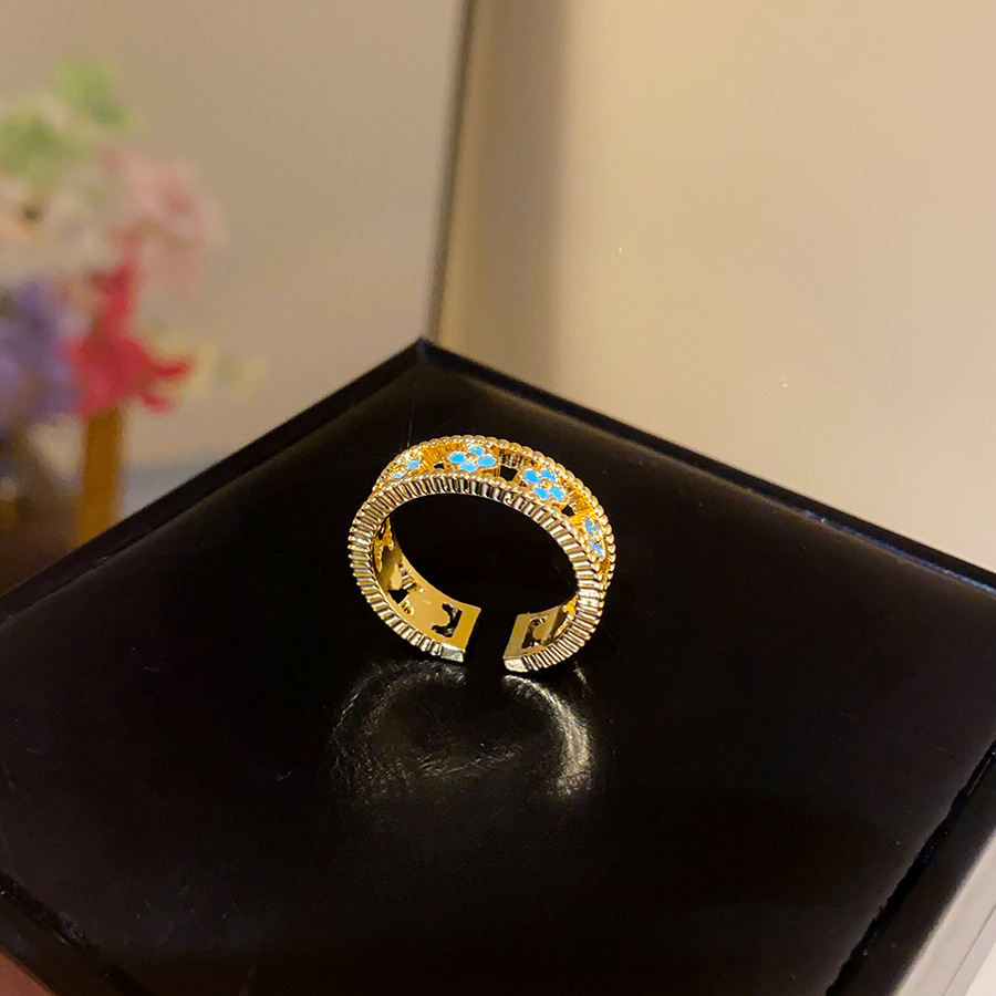 Two-Piece Set 18K Real Gold Plated Vintage Hollow Lucky Grass Bracelet Designer bracelet European and American Fashion Madam High-End Niche Jewelry