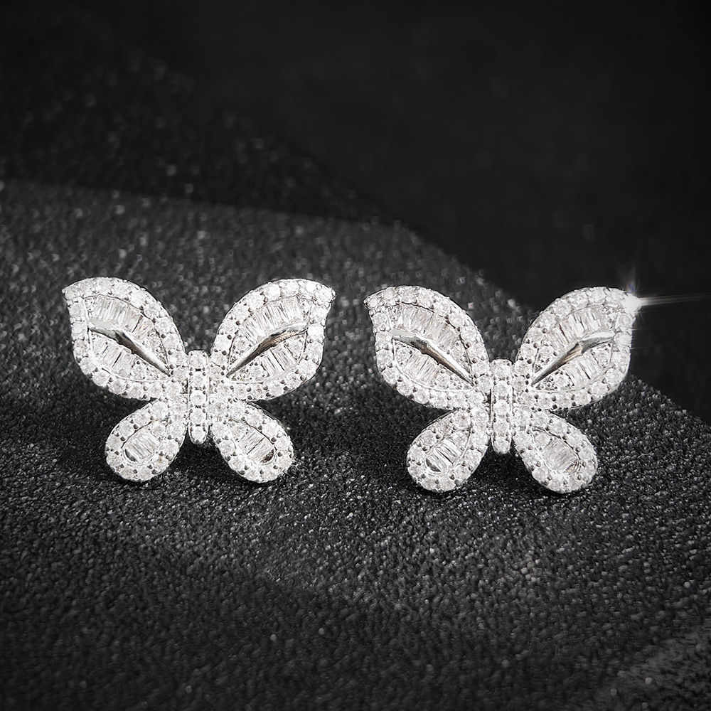 Korean Japanese Fashion Butterfly with Dias, Elegant and Simple Sier Needle White Gold for Women, Internet Celebrity Earrings e5613