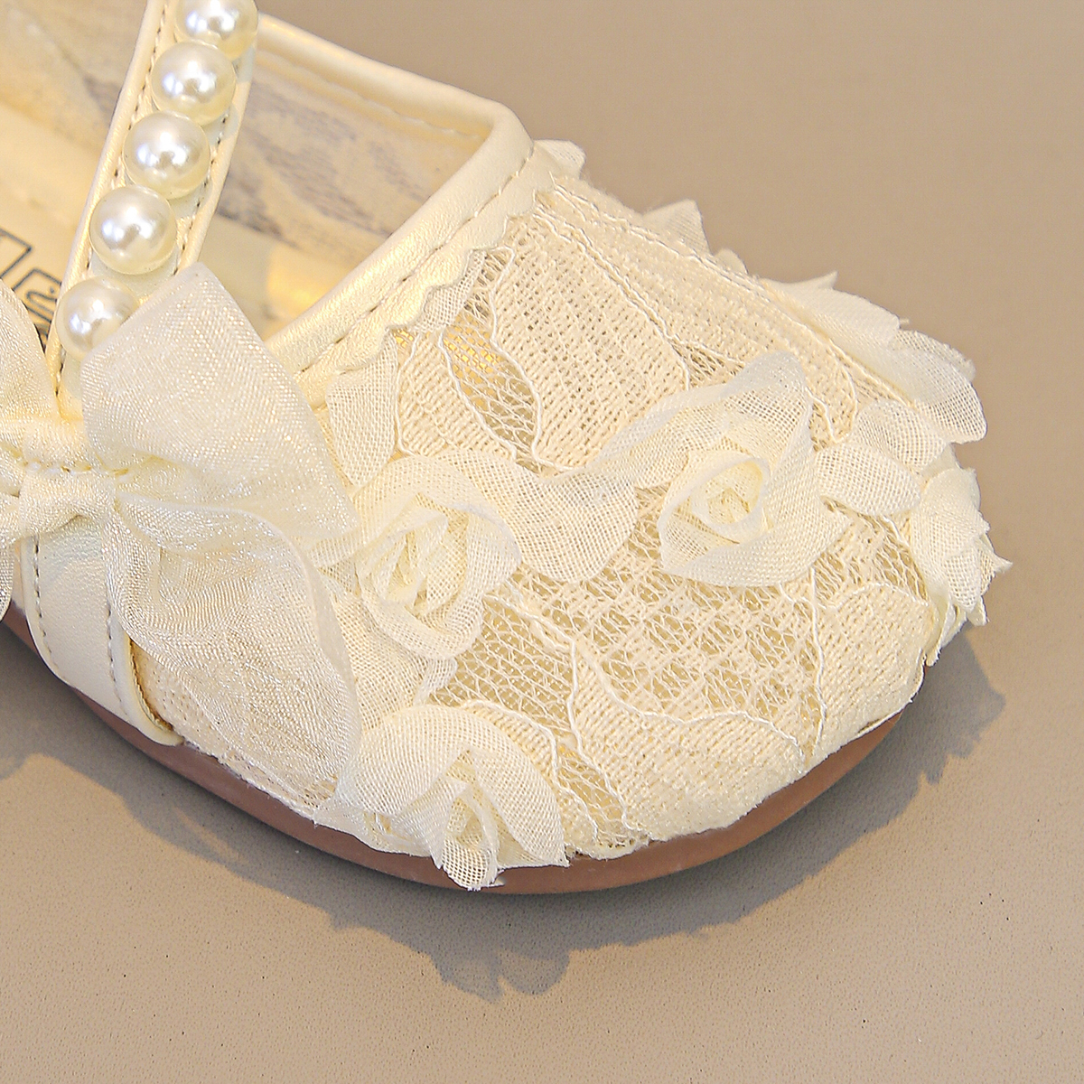 Exquisite Princess Fan girls lace shoes Pearl trip straps Cubic flower bow