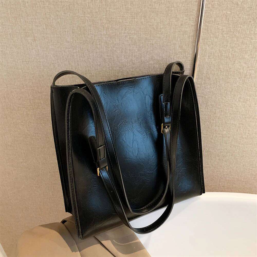 Quality Women Tote Bags Shiny Leather Shopper Shoulder Bag Retro Large Capacity Shopping Totes 2023 Designer Handbag Lady