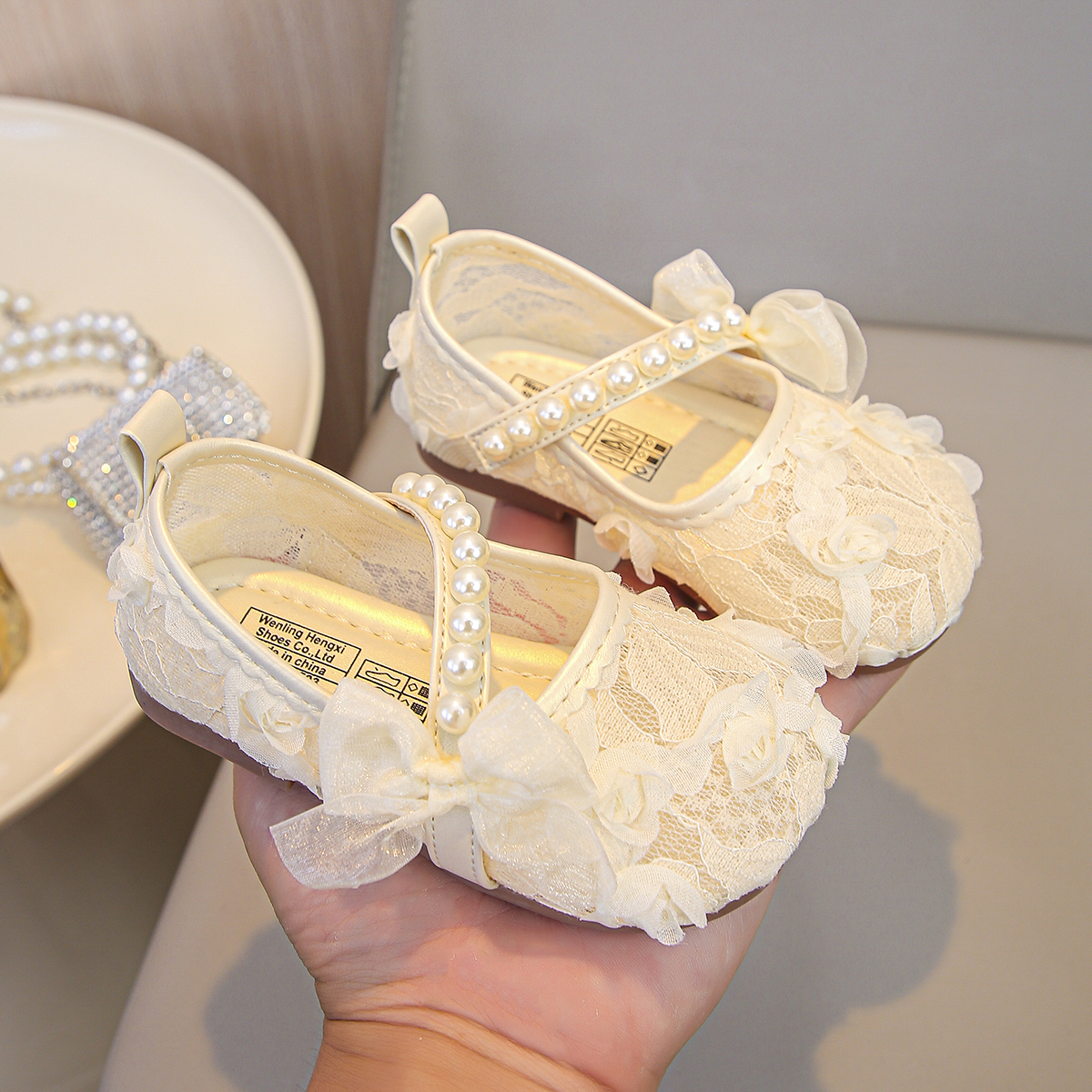 Exquisite Princess Fan girls lace shoes Pearl trip straps Cubic flower bow