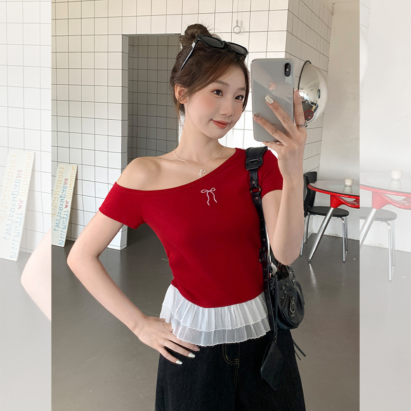 2025 red asymmetrical shoulder bow design short sleeved women's T-shirt summer new lace trimmed patch top new designer T-shirt