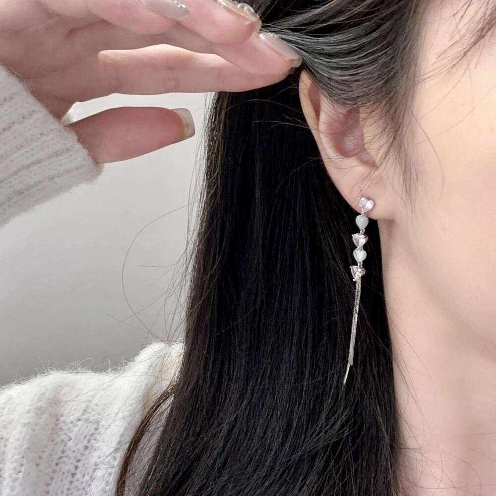 Asymmetric Flashing Zircon Heart Cat's Eye Stone Tassel Earrings for Women Unique Temperament Light High-end Sense Studs Ear Clips Gentle 901