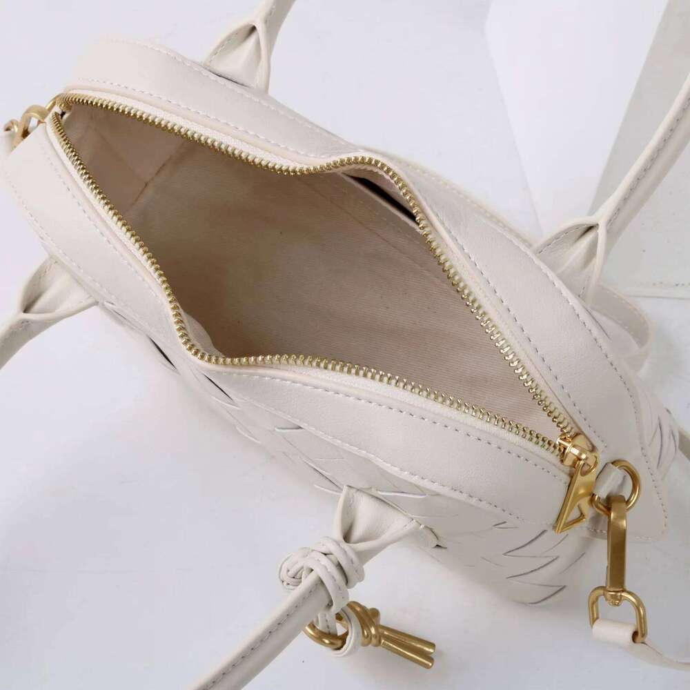 Cowhide braided 2025 new niche design genuine leather vintage one-shoulder crossbody bag fashionable ladies handbag