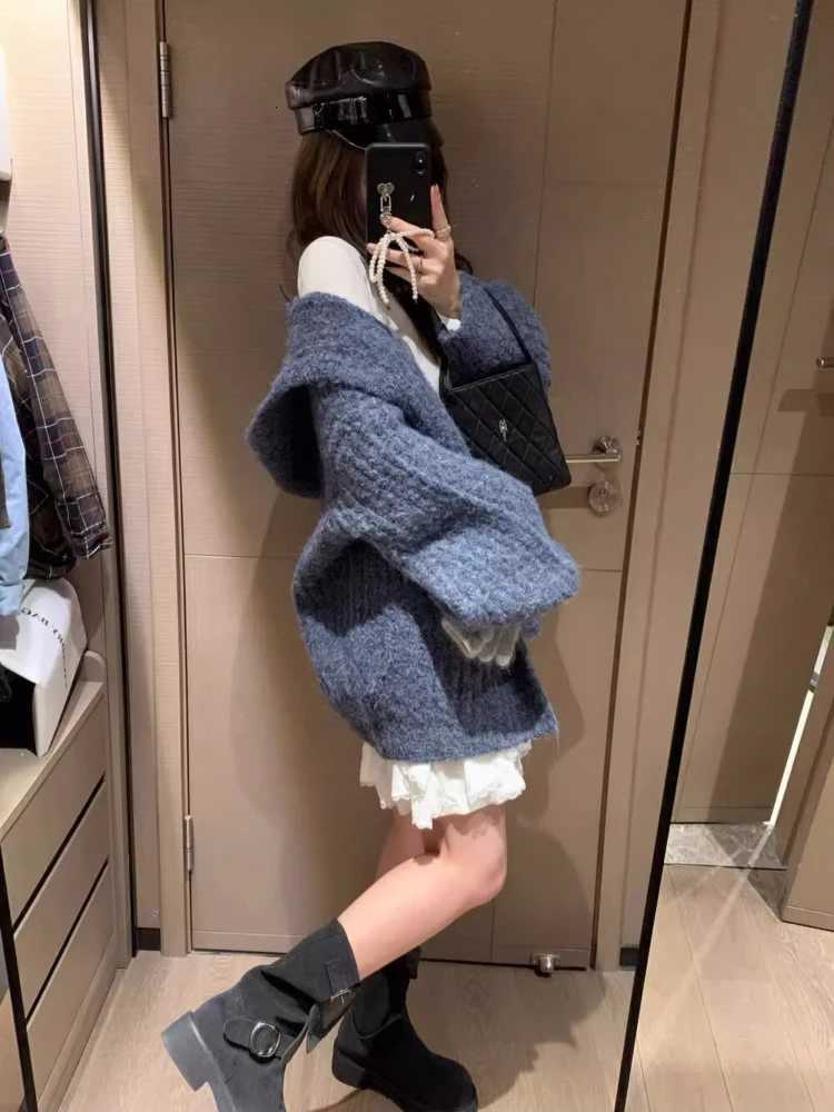 Autumn and Winter New Womens Clothing Hooded Womens Cardigan Lantern Sleeves Sweater Jacket Fashionable Loose KnitwearT251101