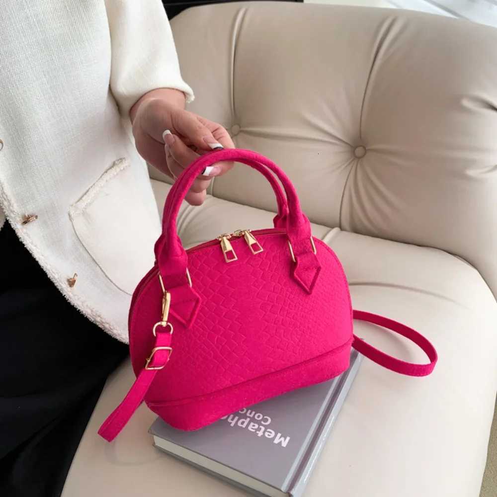 Vintage Felt Womens Bag Crocodile Pattern Shell Shape Handbag Simple Casual Shoulder Crossbody Bag Trendy Lady Commuter BagW251101