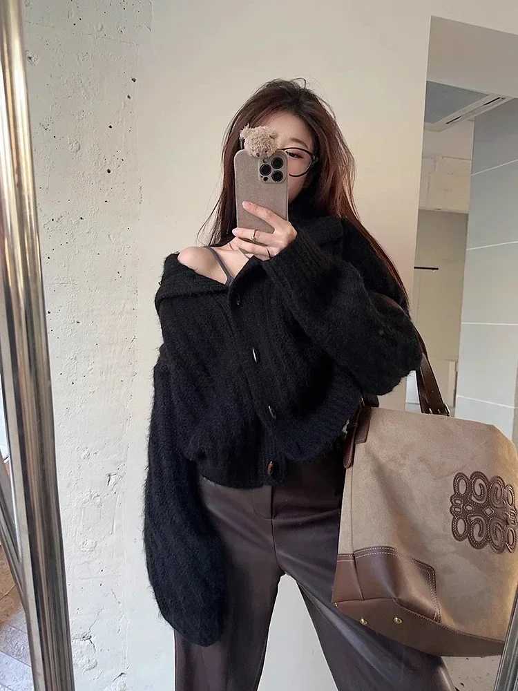 Vintage Horn Buckle Turtleneck Sweater Cardigan Jacket Winter Womens Elegant Loose Thickened Knitted TopT251101