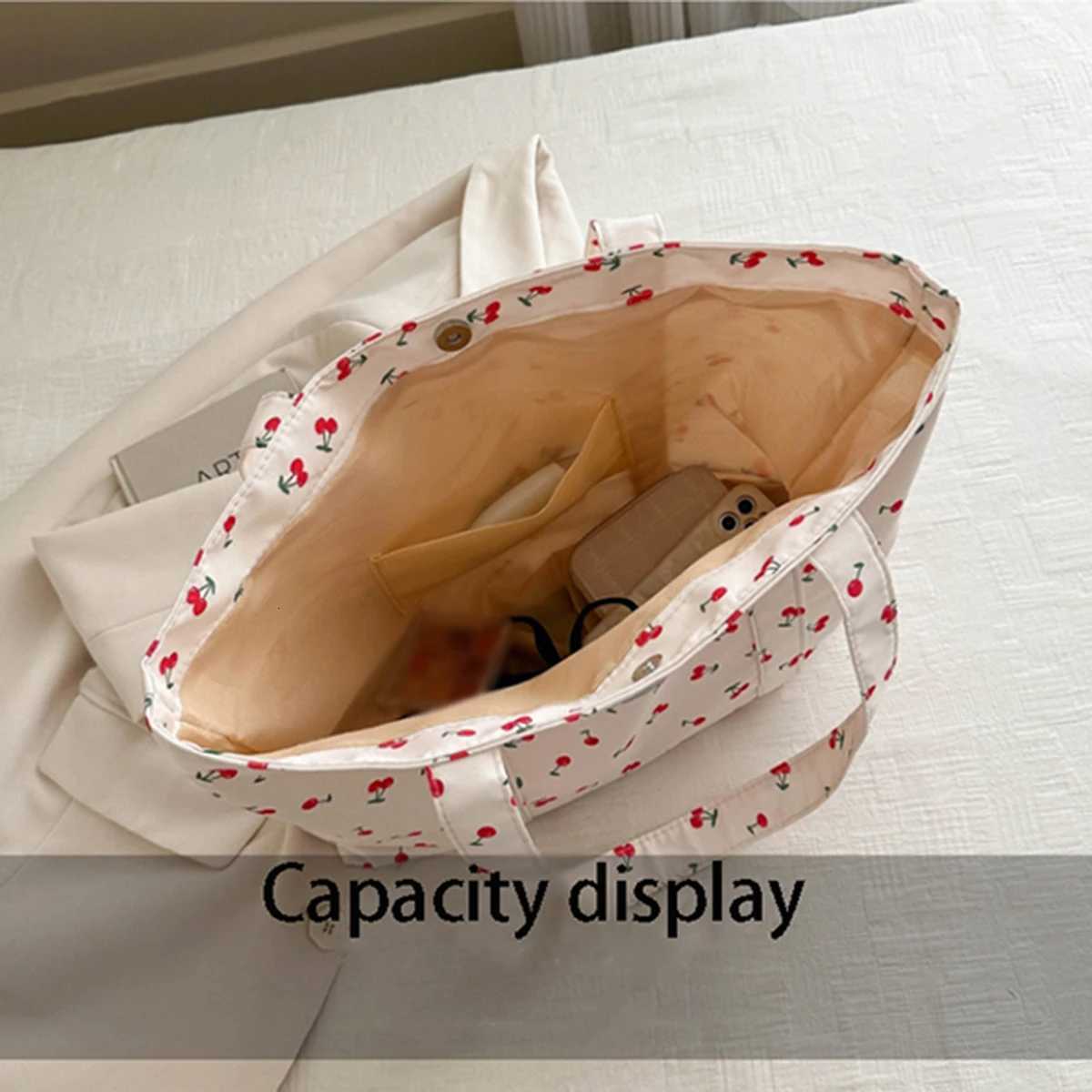 White cotton filled with large capacity cherry shoulder bag Tote trend shoulder bag 1 pack suction direction randomW251101
