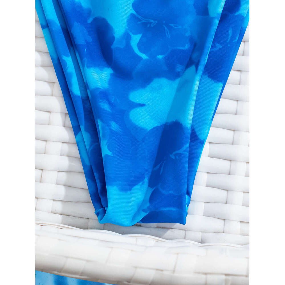 2025 New Fashionable Printed Seaside Sexy Split Swimsuit Bikini Female