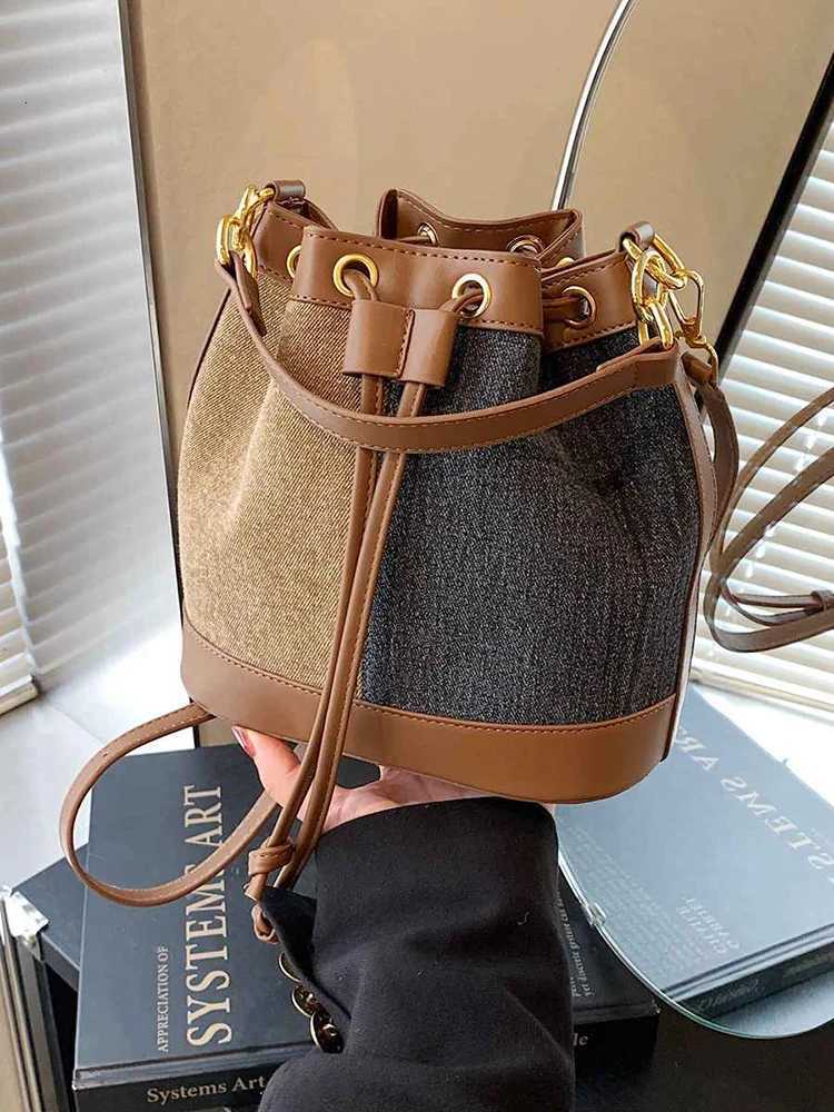 Designer Highend Niche e Shoder Bag Wen New Popar Ctra Color Crossbody Pack Splicing Handheld Bucket Bags Y251120