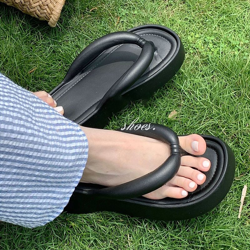 Black platform flip-flops Women's new summer fashion wear non-slip anti-odor flip-flops beach shoes casual sandals