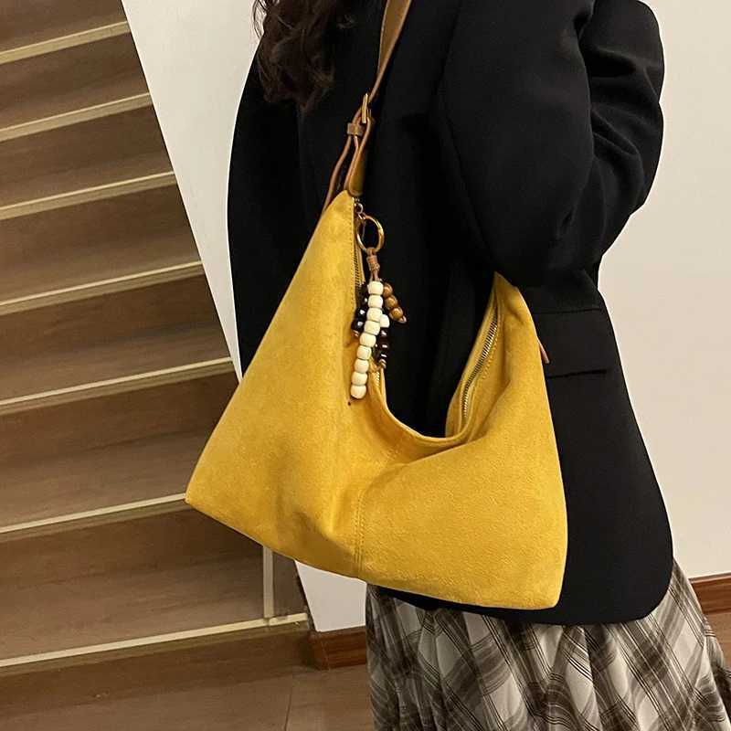 Designer handbag LEFTSIDE 2025 Winter Small Suede Crossbody Bag Handbags and Purses Womens Hobo Bag Trend Brand Solid Color Shoulder Bags Y251031